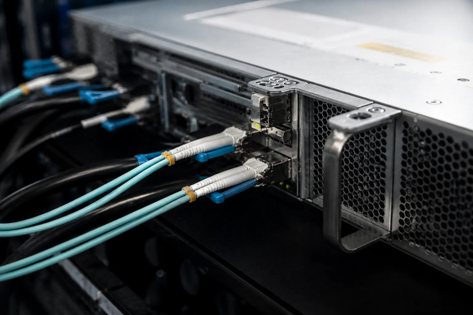 Ominimo внедряет технологии ElevenLabs в европейские контакт-центры